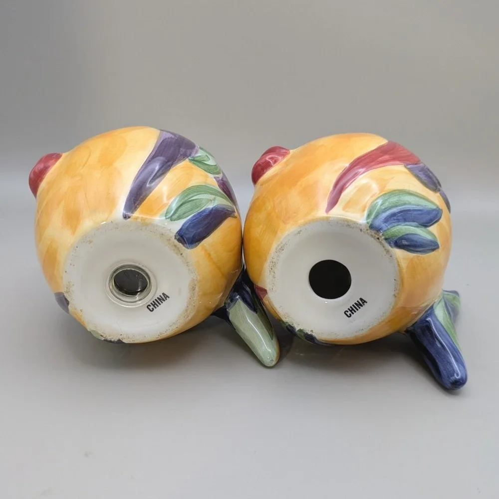 Tabletops Lifestyles Under The Sea Kissing Fish Salt & Pepper Shakers with Tray